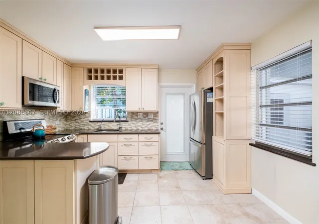 Photo 3 of Single family home for sale at 11231 2nd Ave Ocean, Marathon, FL 33050 | MLS# A12088607 | Listing updated on 2026-09-14