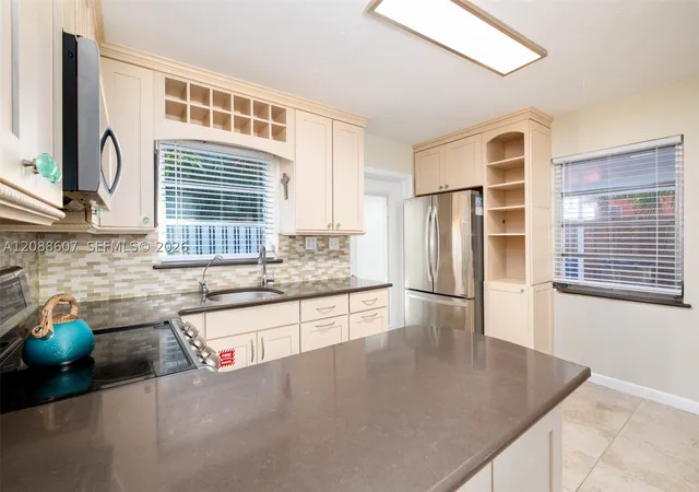 Photo 4 of Single family home for sale at 11231 2nd Ave Ocean, Marathon, FL 33050 | MLS# A12088607 | Listing updated on 2026-09-14