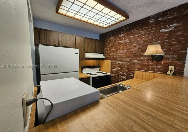 Listing Photo 5 - Condo for sale in building located at 520 Ne 38Th St, Miami, FL 33137 - Unit #12
