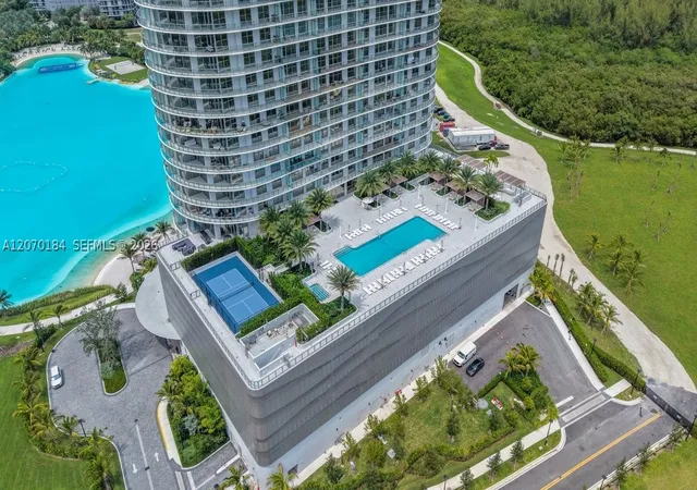Photo 3 of Condo for sale at 2411 Laguna Cir #1402, Miami, FL 33181 | MLS# A12070184 | Listing updated on 2026-09-14