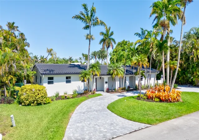 Photo 3 of Single family home for sale at 14675 Sw 78th Avenue, Palmetto Bay, FL 33158 | MLS# A12088880 | Listing updated on 2026-09-28