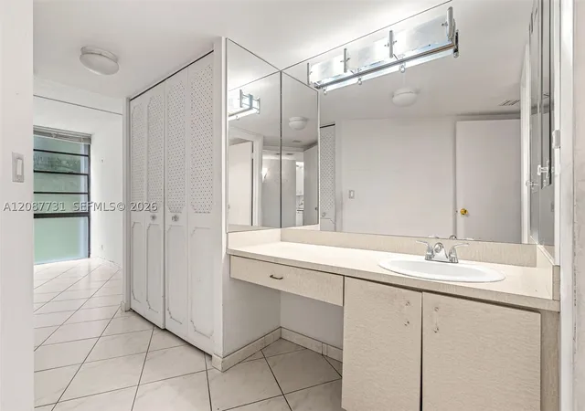 Photo 4 of Condo for sale at 3301 N Country Clb Dr #208, Aventura, FL 33180 | MLS# A12087731 | Listing updated on 2026-09-15
