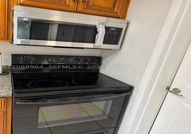 Listing Photo 4 - Condo for sale in building located at 7210 Southgate Blvd, Tamarac, FL 33321 - Unit #7210
