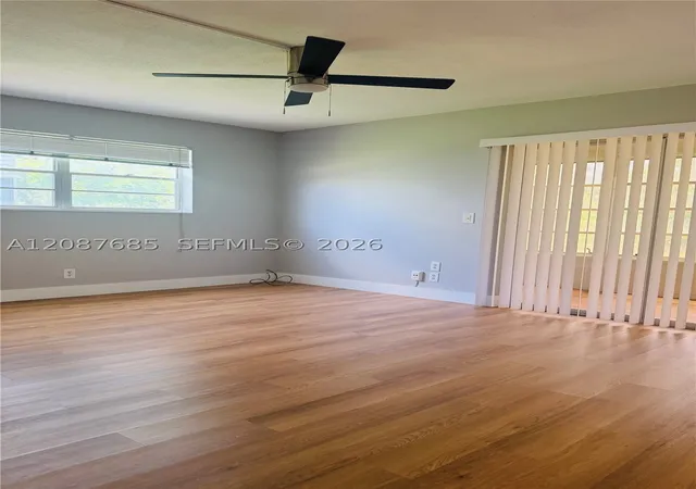 Listing Photo 5 - Condo for sale in building located at 21 Windsor B, West Palm Beach, FL 33417 - Unit #21