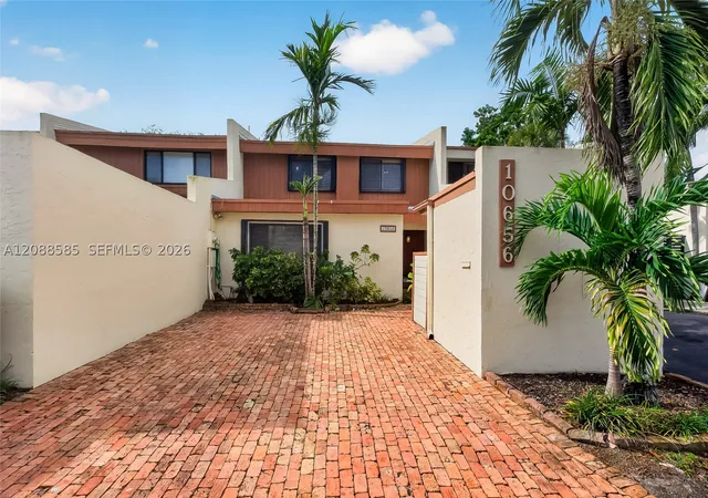 Townhouse for sale at 10656 SW 76th Terrace, Miami, FL 33173 | MLS# A12088585
