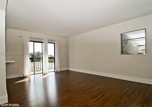 Listing Photo 4 - Condo for sale in building located at 1617 Jefferson Ave, Miami Beach, FL 33139 - Unit #404