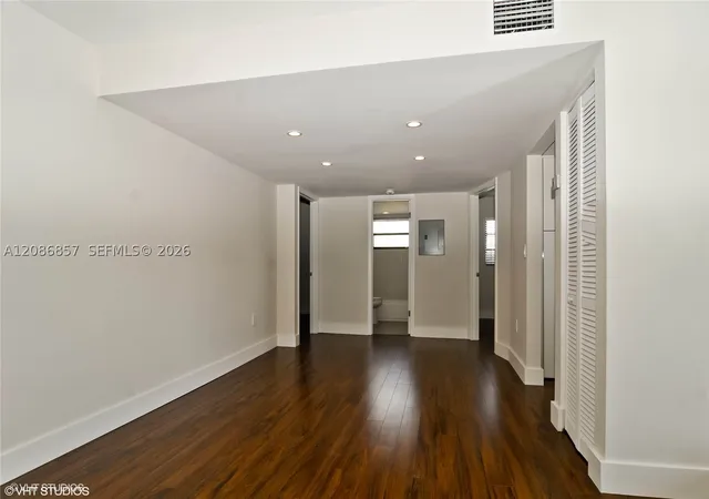Listing Photo 5 - Condo for sale in building located at 1617 Jefferson Ave, Miami Beach, FL 33139 - Unit #404