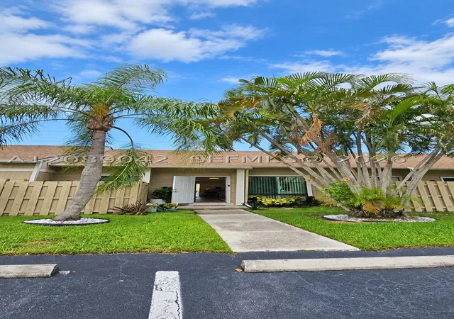 Photo 3 of Townhouse for sale at 3557 Nw 111th Terrace, Sunrise, FL 33351 | MLS# A12089042 | Listing updated on 2026-09-15