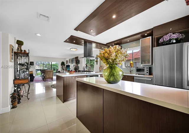 Photo 1 of Condo for sale at 374 Lakeview Dr #204, Weston, FL 33326 | MLS# A12089104 | Listing updated on 2026-09-21