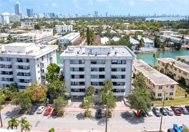 Photo 2 of Condo for sale at 130 S Shore Dr #2F, Miami Beach, FL 33141 | MLS# A12087021 | Listing updated on 2026-09-15
