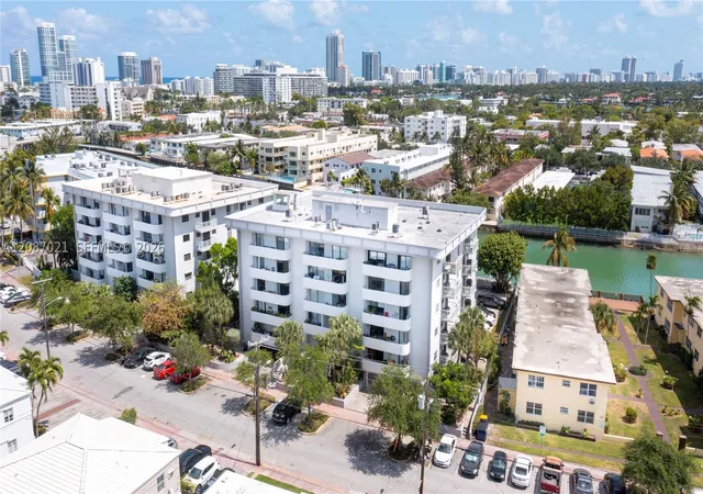Photo 3 of Condo for sale at 130 S Shore Dr #2F, Miami Beach, FL 33141 | MLS# A12087021 | Listing updated on 2026-09-15