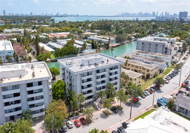 Listing Photo 4 - Condo for sale in building located at 130 S Shore Dr, Miami, FL 33141 - Unit #2F