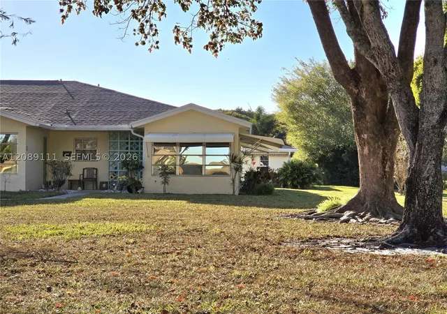 Photo 4 of Condo for sale at 5162 Lakefront Blvd #D, Delray Beach, FL 33484 | MLS# A12089111 | Listing updated on 2026-09-15