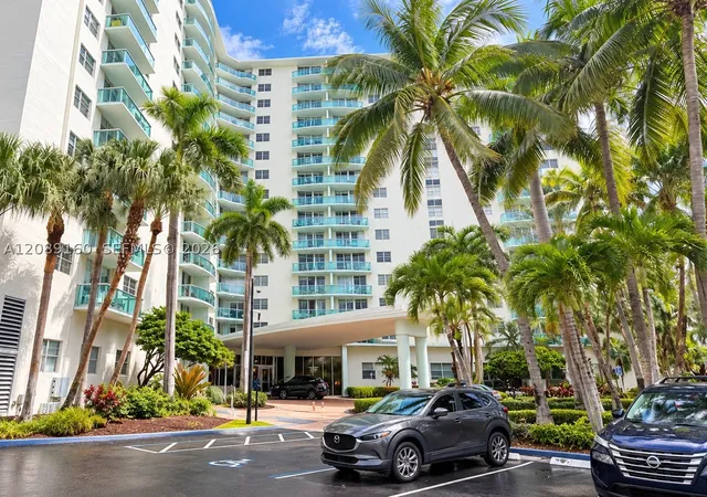 Photo 2 of Condo for sale at 3901 S Ocean Dr #5A, Hollywood, FL 33019 | MLS# A12089160 | Listing updated on 2026-09-15