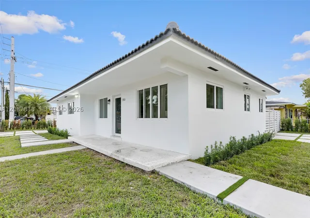 Photo 3 of Single family home for sale at 3900 Sw 67th Avenue, Miami, FL 33155 | MLS# A12087838 | Listing updated on 2026-09-15