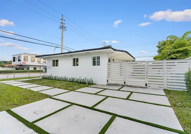 Photo 3 of Single family home for sale at 3900 SW 67th Avenue, Miami, FL 33155 | MLS# A12087838 | Listing updated on 2026-09-15