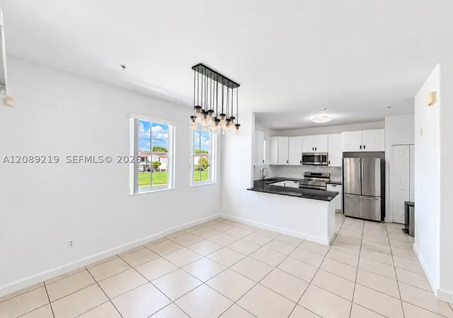 Listing Photo 5 - Condo for sale in building located at 10242 Nw 7Th St, Miami, FL 33172 - Unit #203