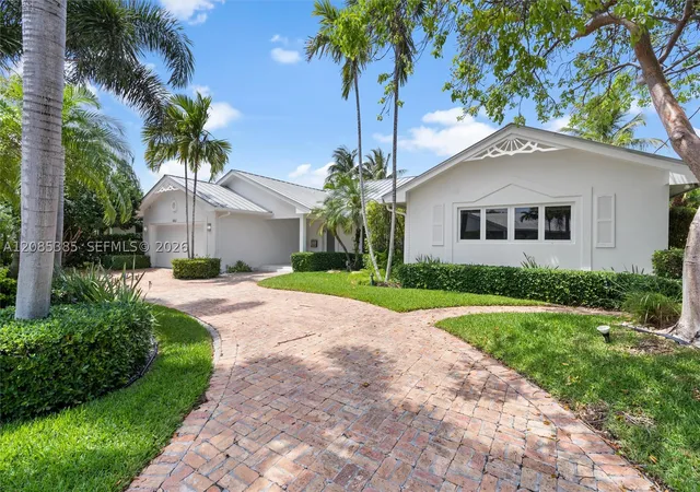 Photo 2 of Single family home for sale at 3061 Ne 39th Street, Fort Lauderdale, FL 33308 | MLS# A12085385 | Listing updated on 2026-09-15