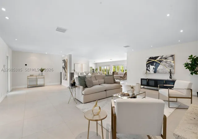 Photo 3 of Single family home for sale at 3061 Ne 39th Street, Fort Lauderdale, FL 33308 | MLS# A12085385 | Listing updated on 2026-09-15