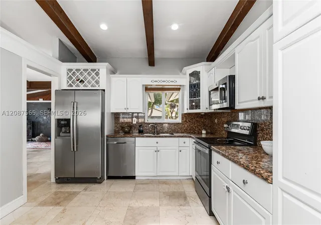 Photo 3 of Single family home for sale at 8005 Sw 198th Terrace, Cutler Bay, FL 33189 | MLS# A12087565 | Listing updated on 2026-10-07