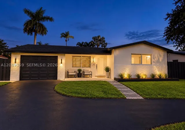 Photo 2 of Single family home for sale at 401 S Highland Dr, Hollywood, FL 33021 | MLS# A12089359 | Listing updated on 2026-09-21
