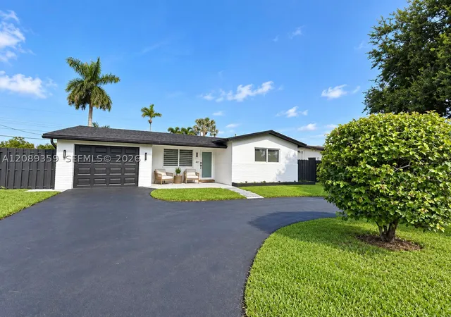 Photo 3 of Single family home for sale at 401 S Highland Dr, Hollywood, FL 33021 | MLS# A12089359 | Listing updated on 2026-09-21