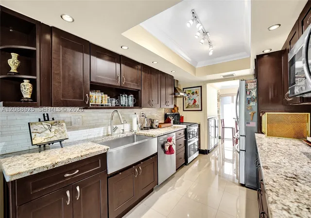 Photo 2 of Townhouse for sale at 403 Dunwoody Ln #38, Hollywood, FL 33021 | MLS# A12088925 | Listing updated on 2026-09-16