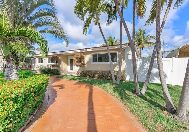 Photo 3 of Single family home for sale at 2475 Ne 214th Street, Aventura, FL 33180 | MLS# A12086897 | Listing updated on 2026-09-16