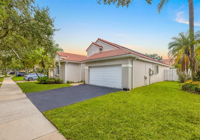 Single family home for sale at 1315 Bayview Cir, Weston, FL 33326 | MLS# A12089617