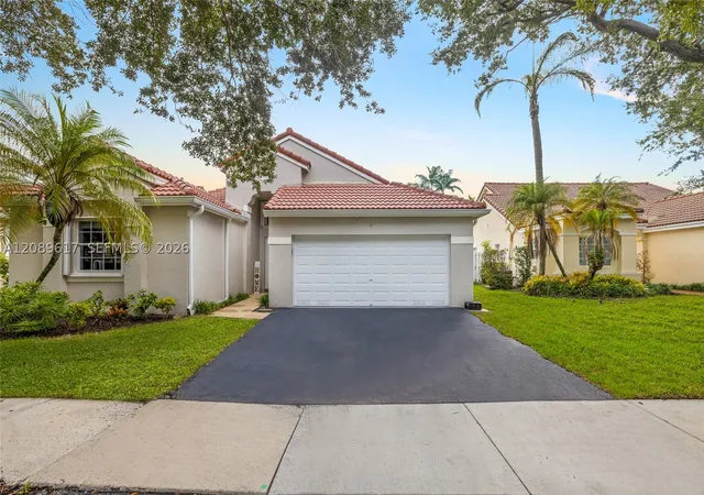 Photo 3 of Single family home for sale at 1315 Bayview Cir, Weston, FL 33326 | MLS# A12089617 | Listing updated on 2026-09-16