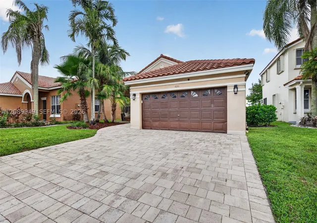 Photo 2 of Single family home for sale at 820 Falling Water Rd, Weston, FL 33326 | MLS# A12089949 | Listing updated on 2026-10-07