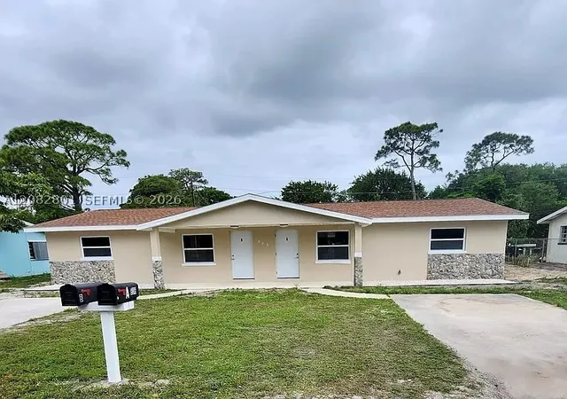 Photo 1 of Single family home for sale at 806 N Lake Dr, Fort Pierce, FL 34982 | MLS# A12082801 | Listing updated on 2026-09-17