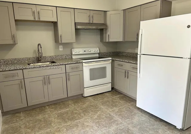 Photo 2 of Single family home for sale at 806 N Lake Dr, Fort Pierce, FL 34982 | MLS# A12082801 | Listing updated on 2026-09-17