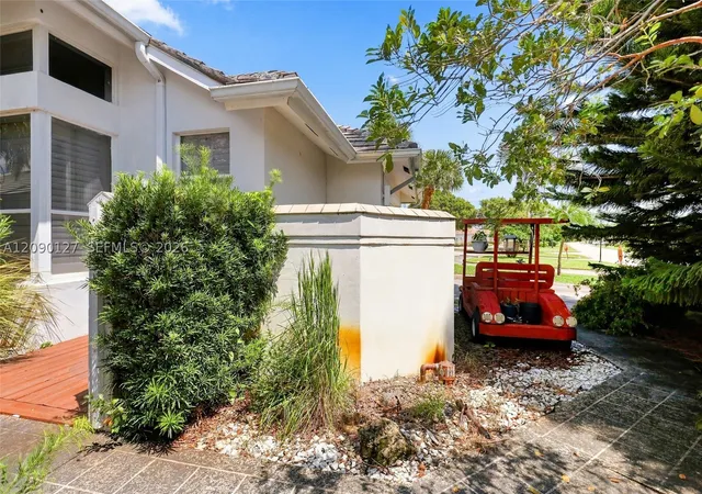 Photo 3 of Single family home for sale at 173 Orange Tree Dr, Atlantis, FL 33462 | MLS# A12090127 | Listing updated on 2026-09-24