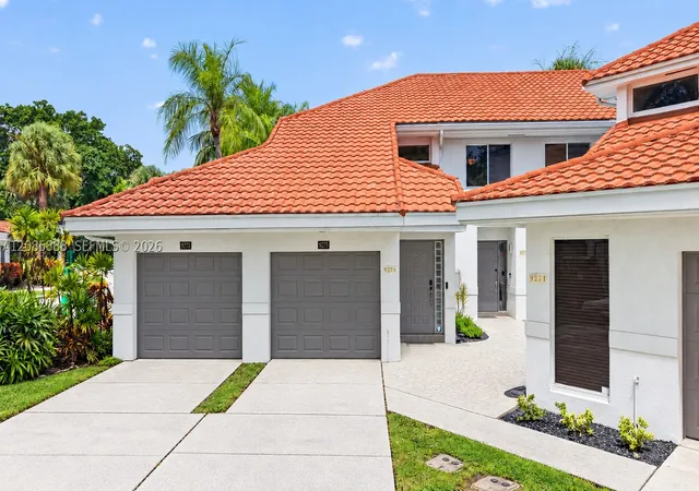 Listing Photo 4 - Condo for sale in building located at 9275 NW 9th Ct, Plantation, FL 33324 - Unit #9275