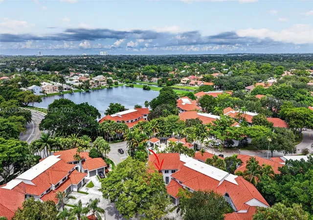 Listing Photo 5 - Condo for sale in building located at 9275 NW 9th Ct, Plantation, FL 33324 - Unit #9275
