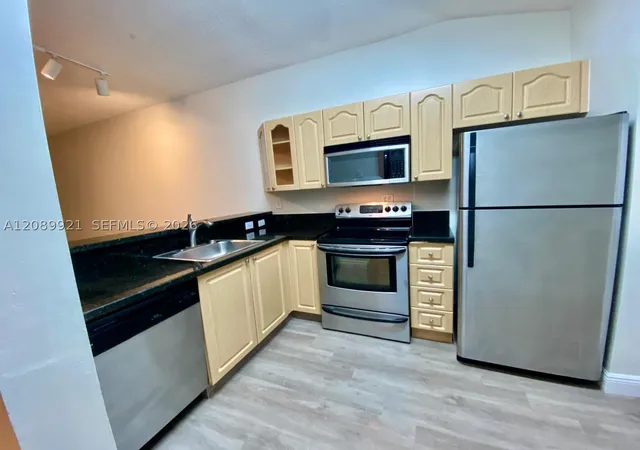 Photo 4 of Condo for sale at 9897 Nob Hl Ln #9897, Sunrise, FL 33351 | MLS# A12089921 | Listing updated on 2026-09-16