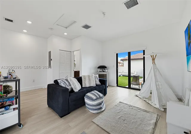 Photo 3 of Townhouse for sale at 4605 Nw 83rd Path, Doral, FL 33166 | MLS# A12090191 | Listing updated on 2026-09-16