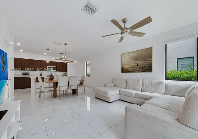 Photo 4 of Townhouse for sale at 4605 NW 83rd Path, Doral, FL 33166 | MLS# A12090191 | Listing updated on 2026-09-16
