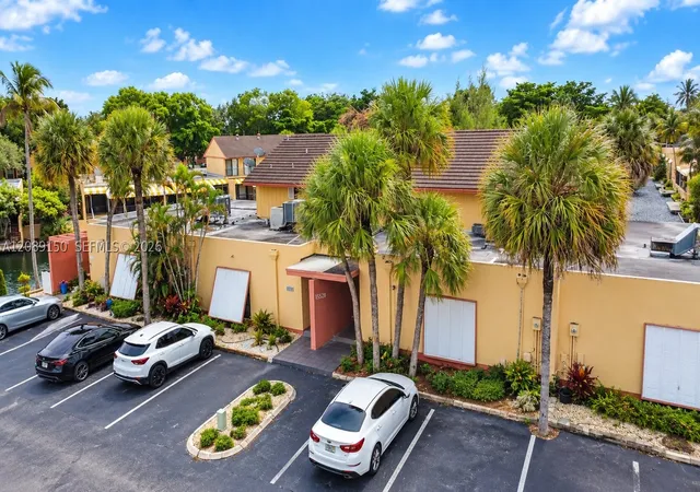 Townhouse for sale at 15528 Braemar Ct, Miami Lakes, FL 33014 | MLS# A12089150