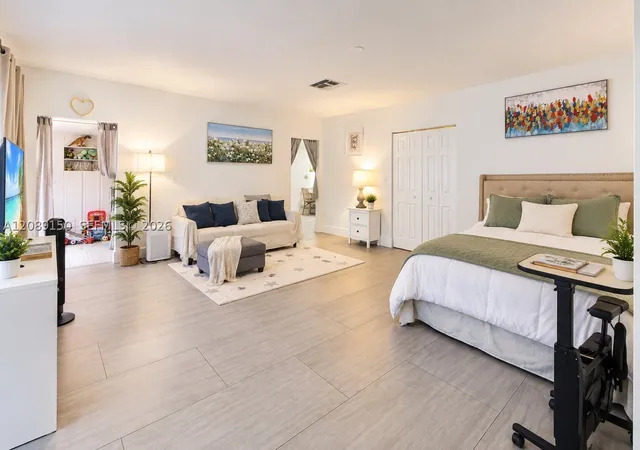 Photo 3 of Townhouse for sale at 15528 Braemar Ct, Miami Lakes, FL 33014 | MLS# A12089150 | Listing updated on 2026-09-16