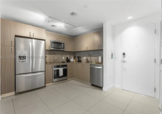 Photo 4 of Condo for sale at 5350 NW 84th Avenue #712, Doral, FL 33166 | MLS# A12087877 | Listing updated on 2026-09-16