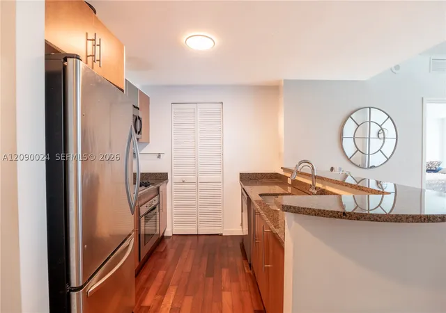 Photo 3 of Condo for sale at 300 S Biscayne Blvd #T-3504, Miami, FL 33131 | MLS# A12090024 | Listing updated on 2026-09-17