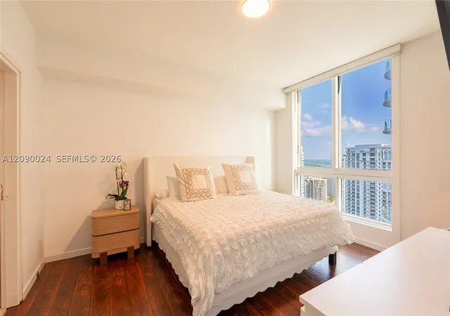 Photo 4 of Condo for sale at 300 S Biscayne Blvd #T-3504, Miami, FL 33131 | MLS# A12090024 | Listing updated on 2026-09-17