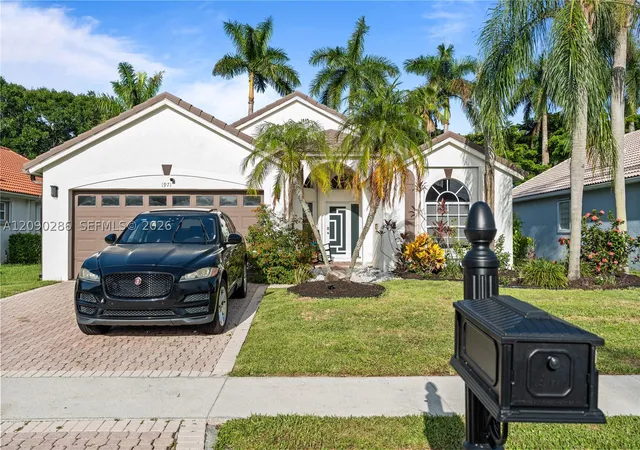 Photo 1 of Single family home for sale at 1971 Oak Berry Cir, Wellington, FL 33414 | MLS# A12090286 | Listing updated on 2026-09-24