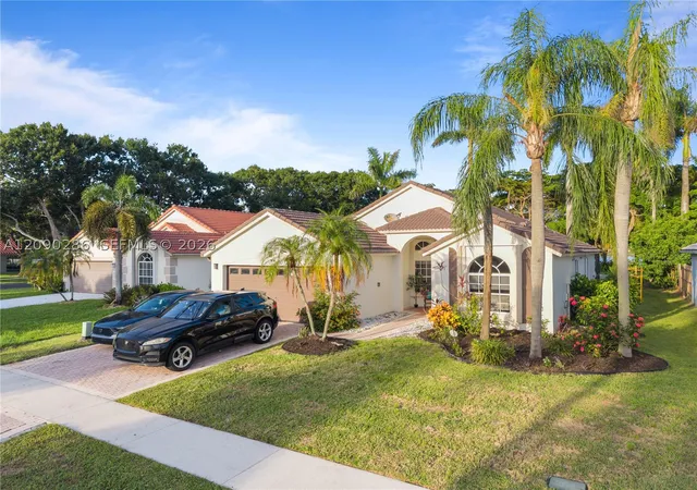 Photo 3 of Single family home for sale at 1971 Oak Berry Cir, Wellington, FL 33414 | MLS# A12090286 | Listing updated on 2026-09-24