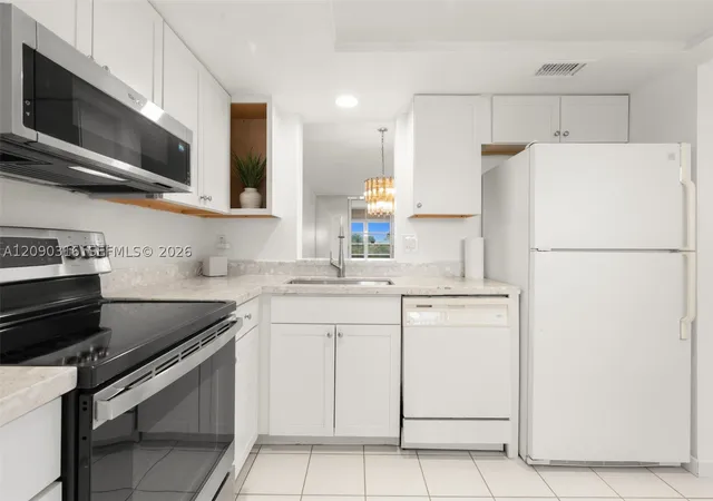 Listing Photo 5 - Condo for sale in building located at 7684 Nw 18Th St, Margate, FL 33063 - Unit #404