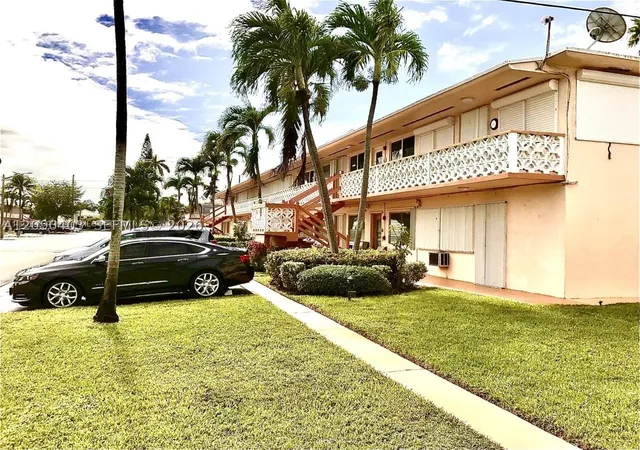 Photo 2 of Condo for sale at 920 Sw 11th Avenue #9D, Hallandale Beach, FL 33009 | MLS# A12090403 | Listing updated on 2026-09-17