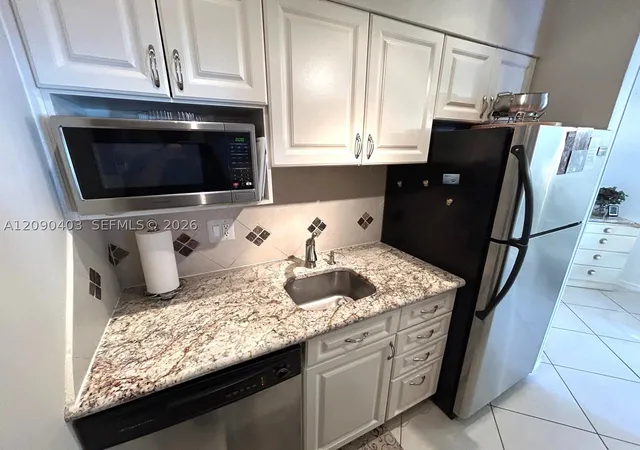 Photo 3 of House for sale at 920 SW 11th Avenue #9D, Hallandale Beach, FL 33009 | MLS# A12090403 | Listing updated on 2026-09-17
