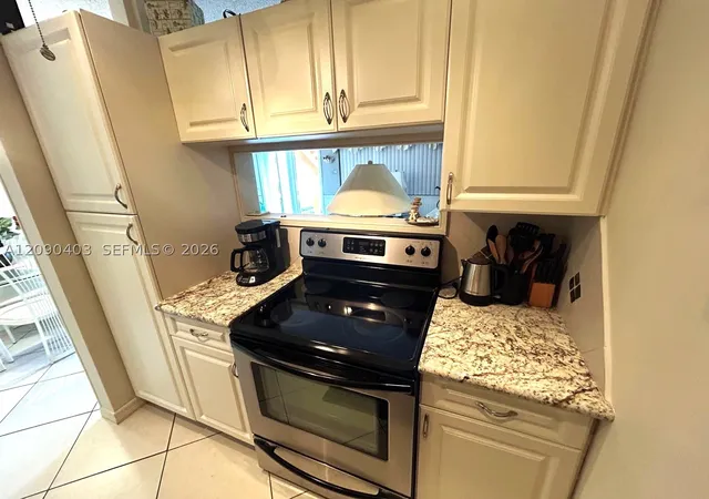 Photo 4 of House for sale at 920 SW 11th Avenue #9D, Hallandale Beach, FL 33009 | MLS# A12090403 | Listing updated on 2026-09-17